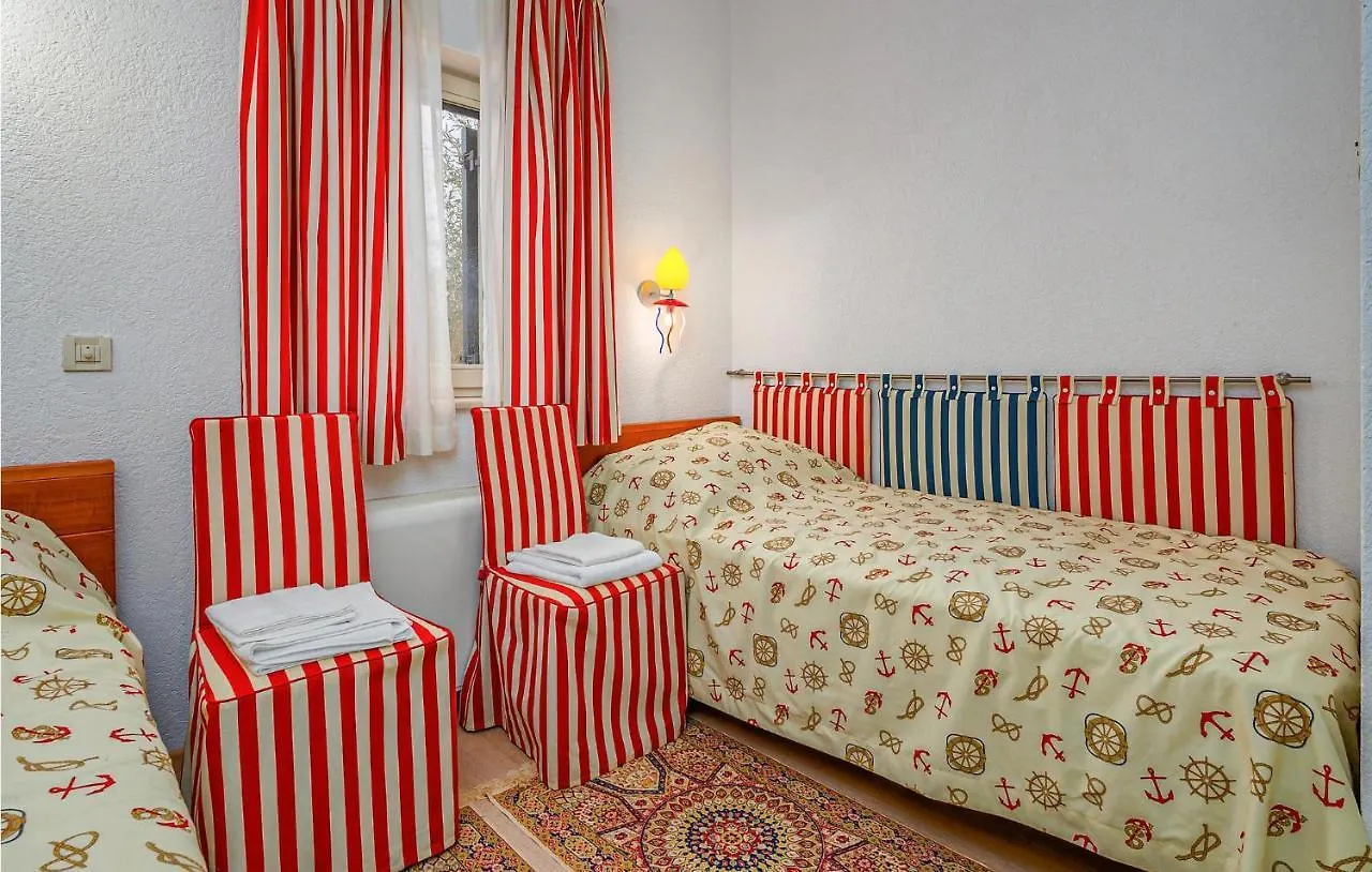 3 Bedroom Cozy Apartment In Moscenicka Draga