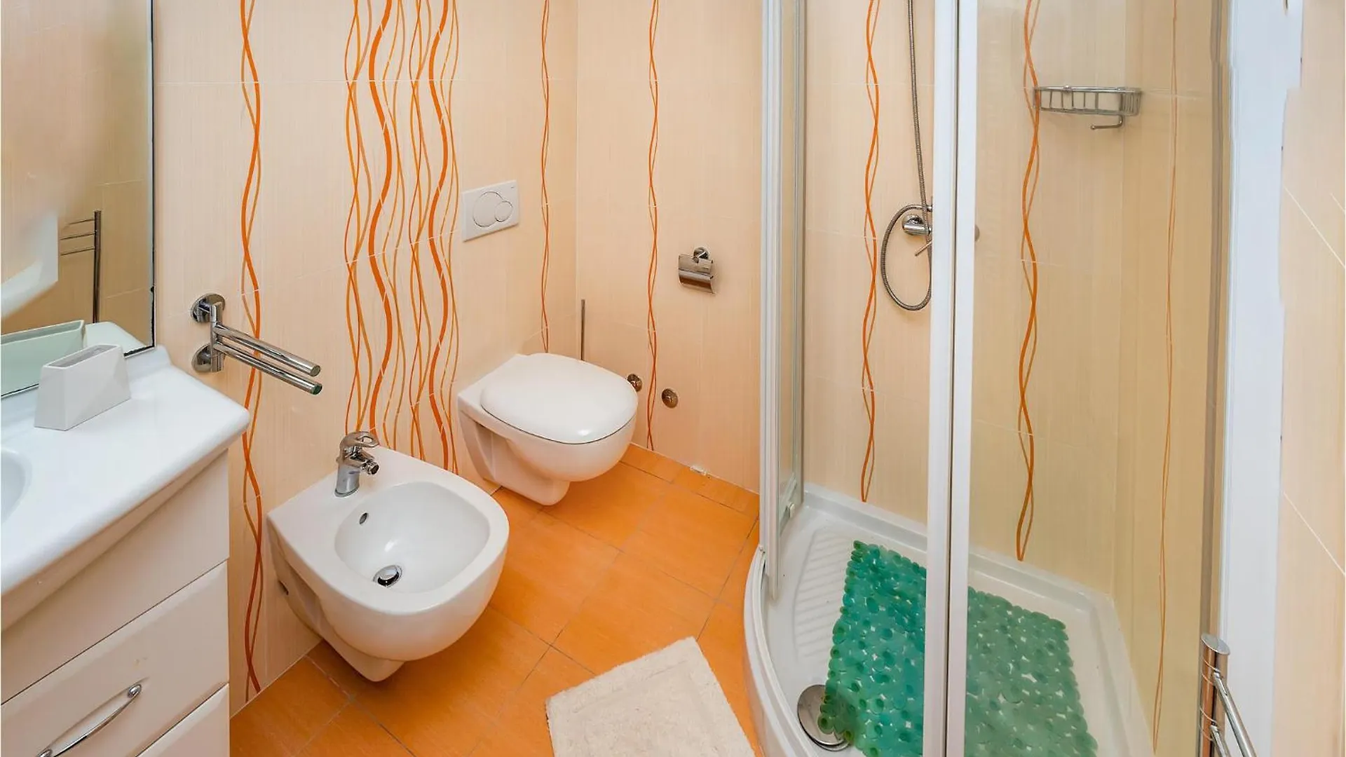 3 Bedroom Cozy Apartment In Moscenicka Draga