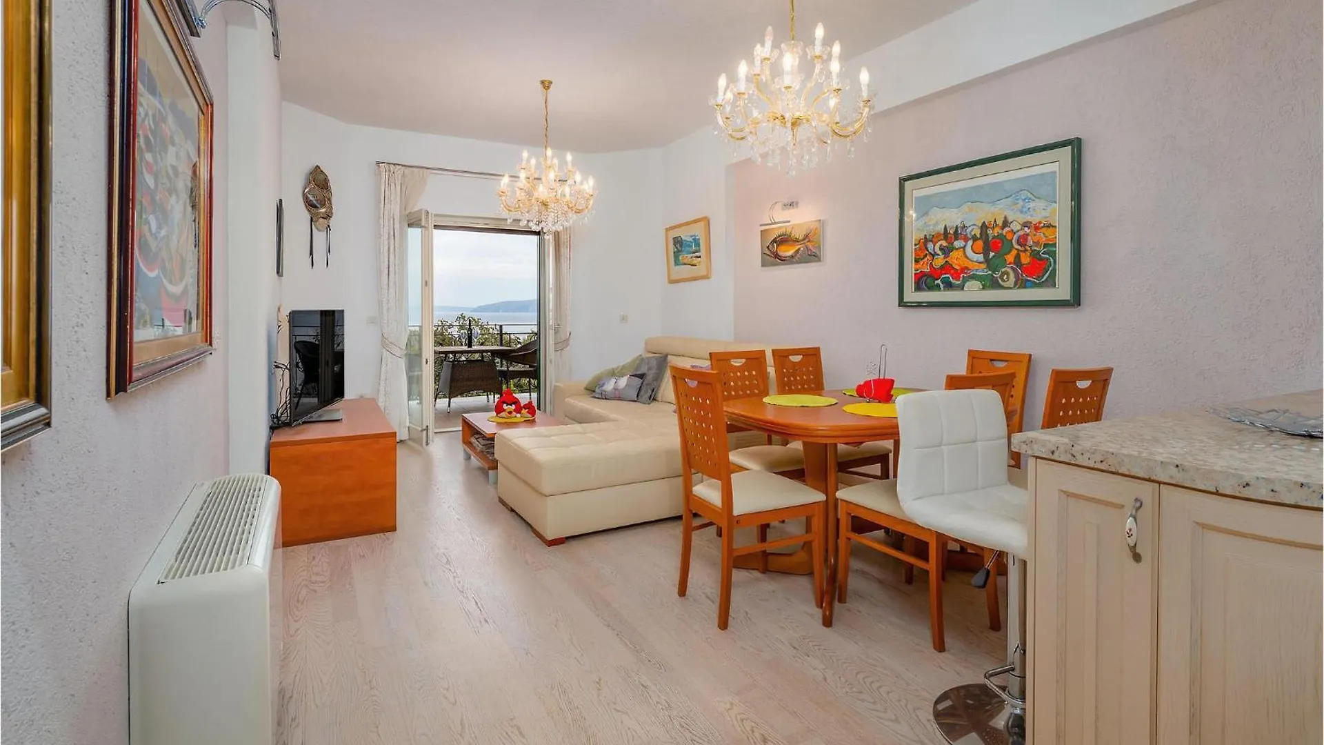3 Bedroom Cozy Apartment In Moscenicka Draga