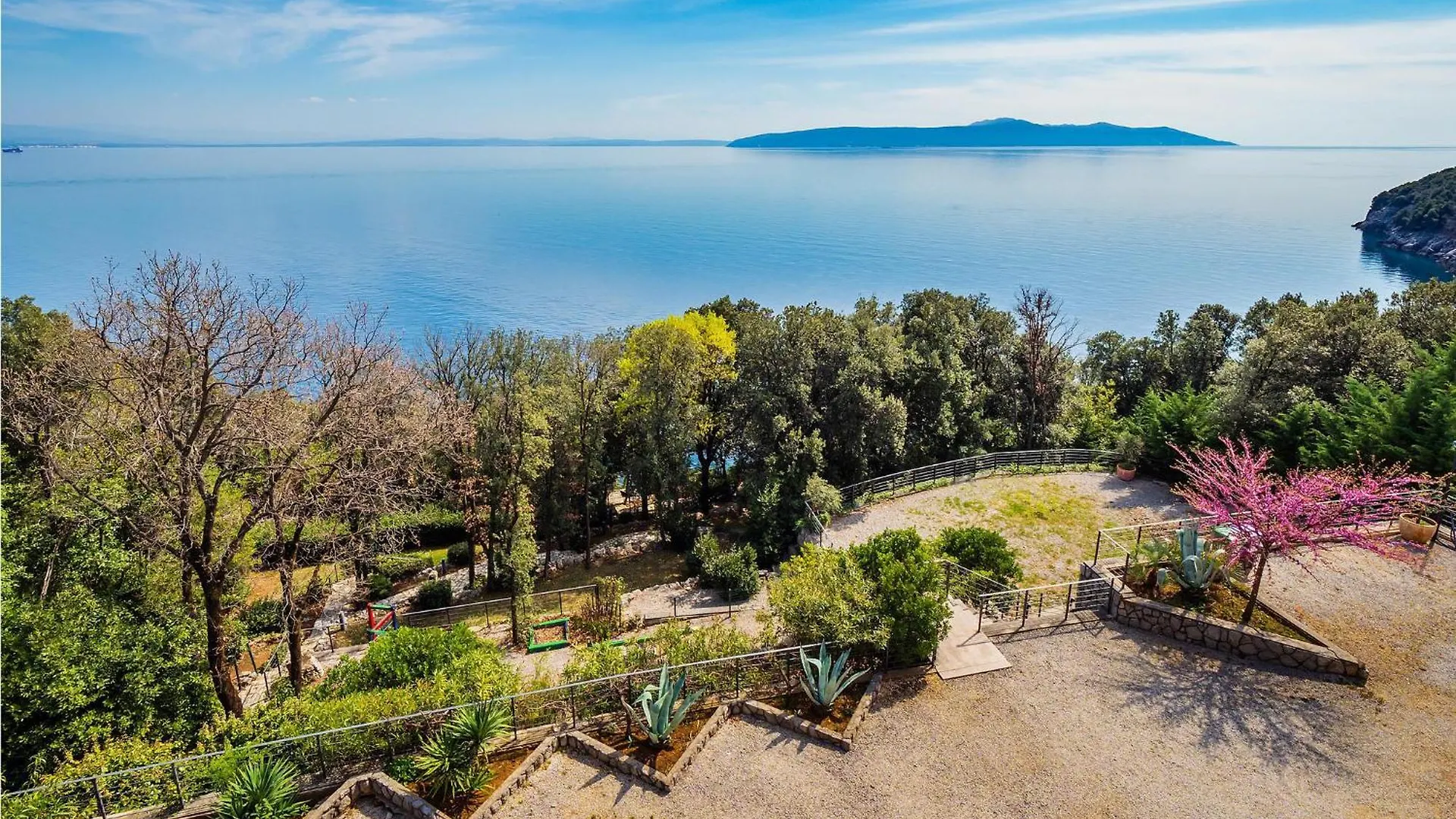 3 Bedroom Cozy Apartment In Moscenicka Draga Croatia