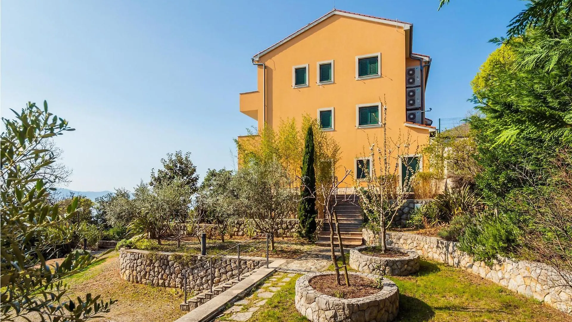 3 Bedroom Cozy Apartment In Moscenicka Draga 0*,