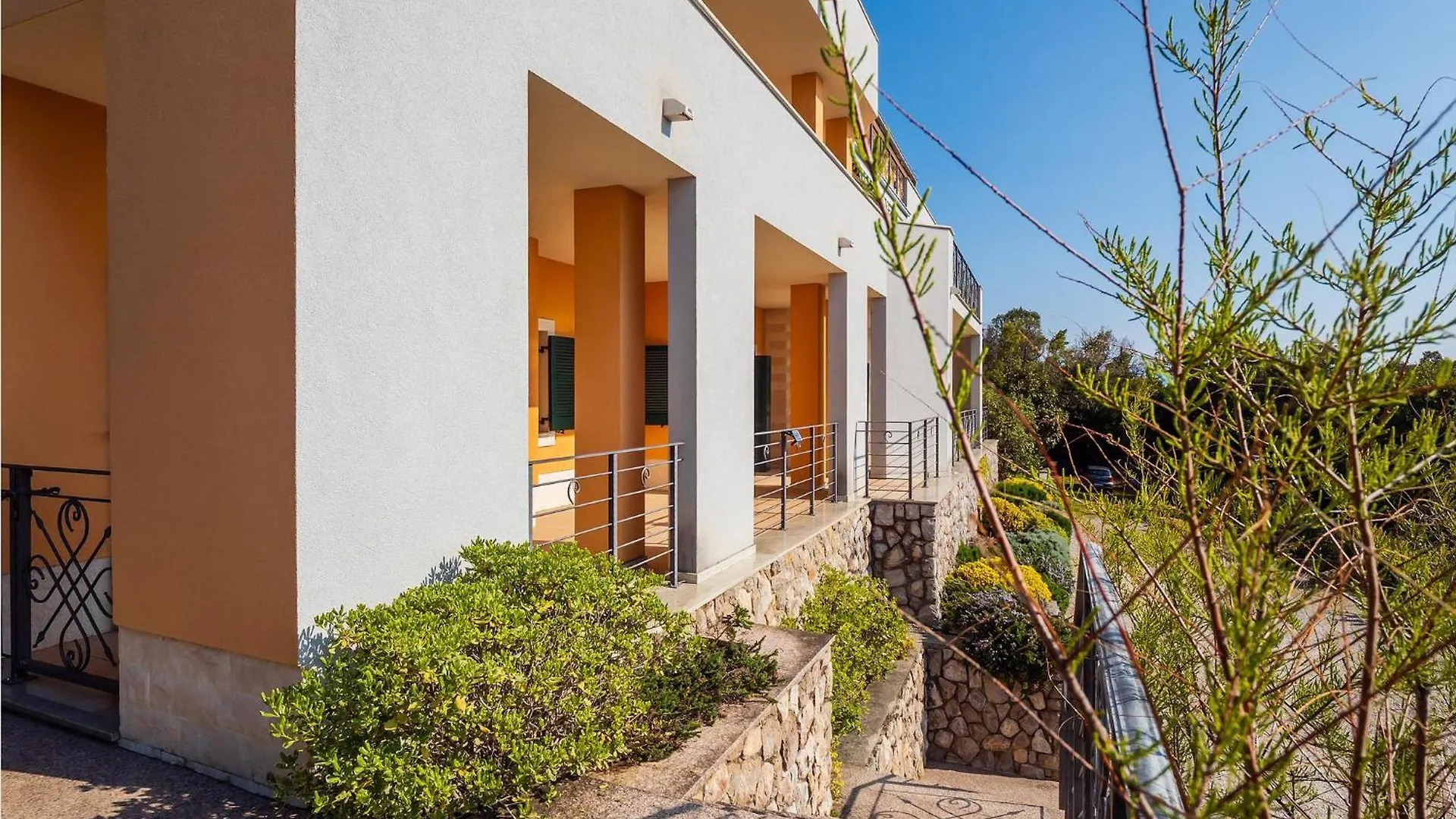 3 Bedroom Cozy Apartment In Moscenicka Draga