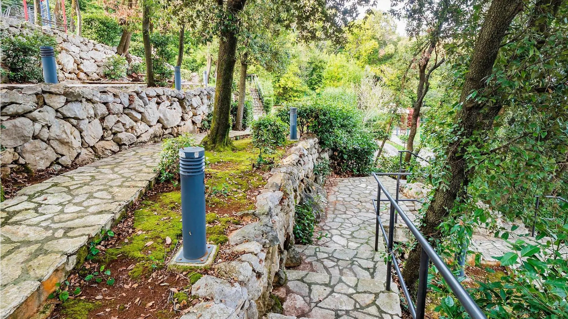 3 Bedroom Cozy Apartment In Moscenicka Draga