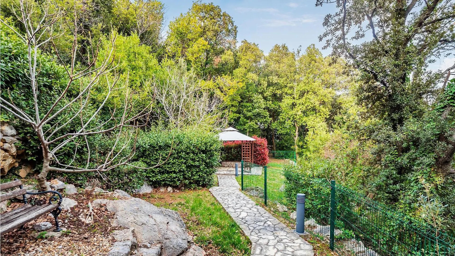 3 Bedroom Cozy Apartment In Mošćenička Draga