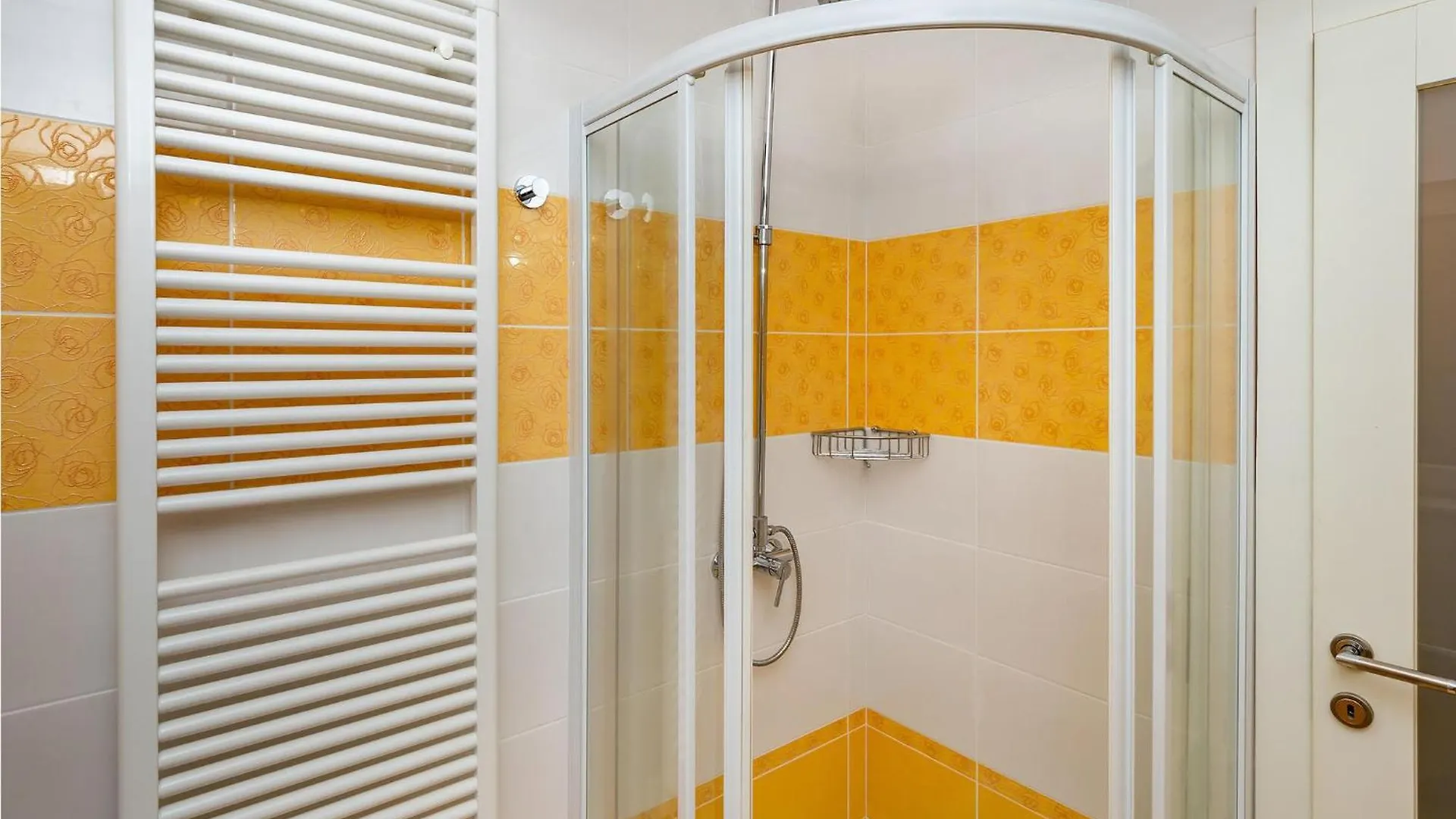 3 Bedroom Cozy Apartment In Mošćenička Draga