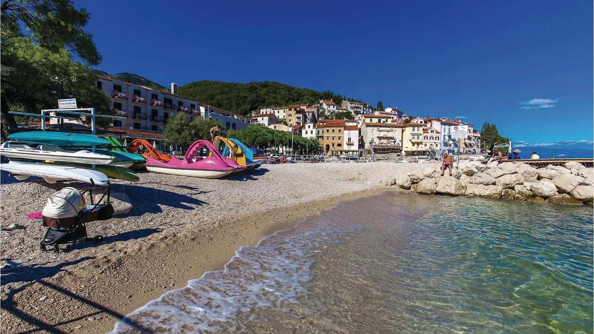 3 Bedroom Cozy Apartment In Mošćenička Draga